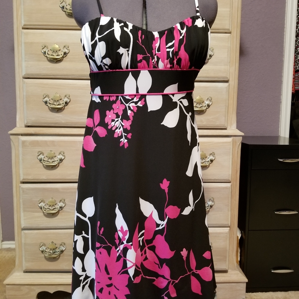 Speechless Black Dress with Pink & White Floral Pattern Size Small (3-5)